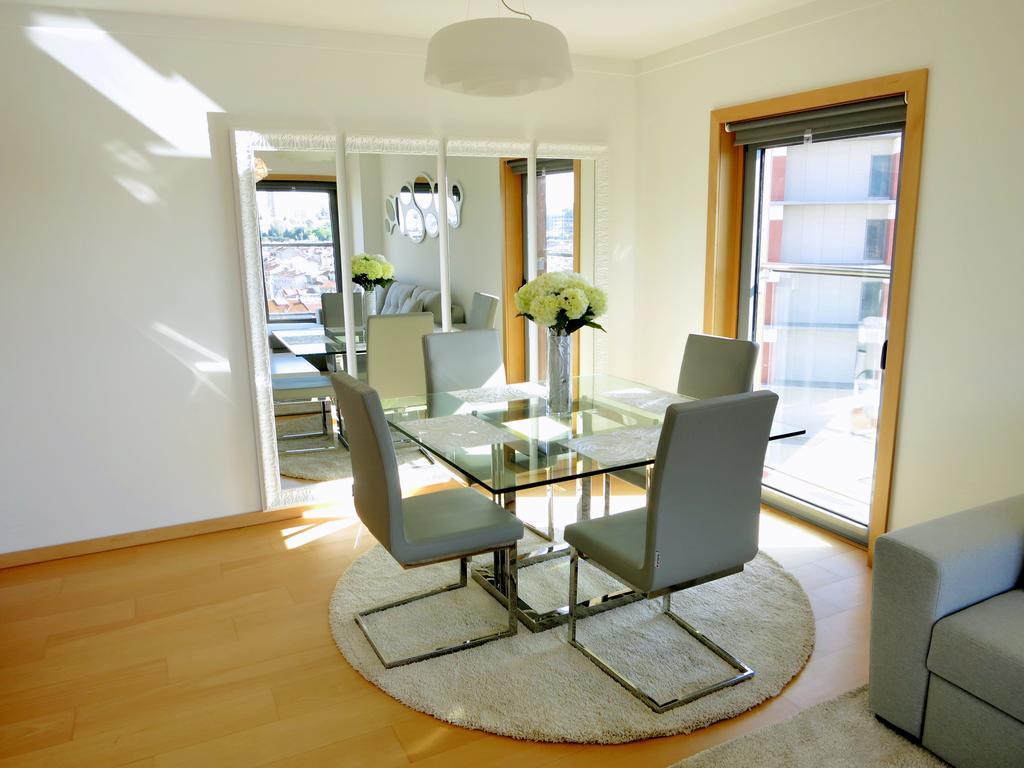 Finest Rentals - Expo Riverside Lisbon Room photo