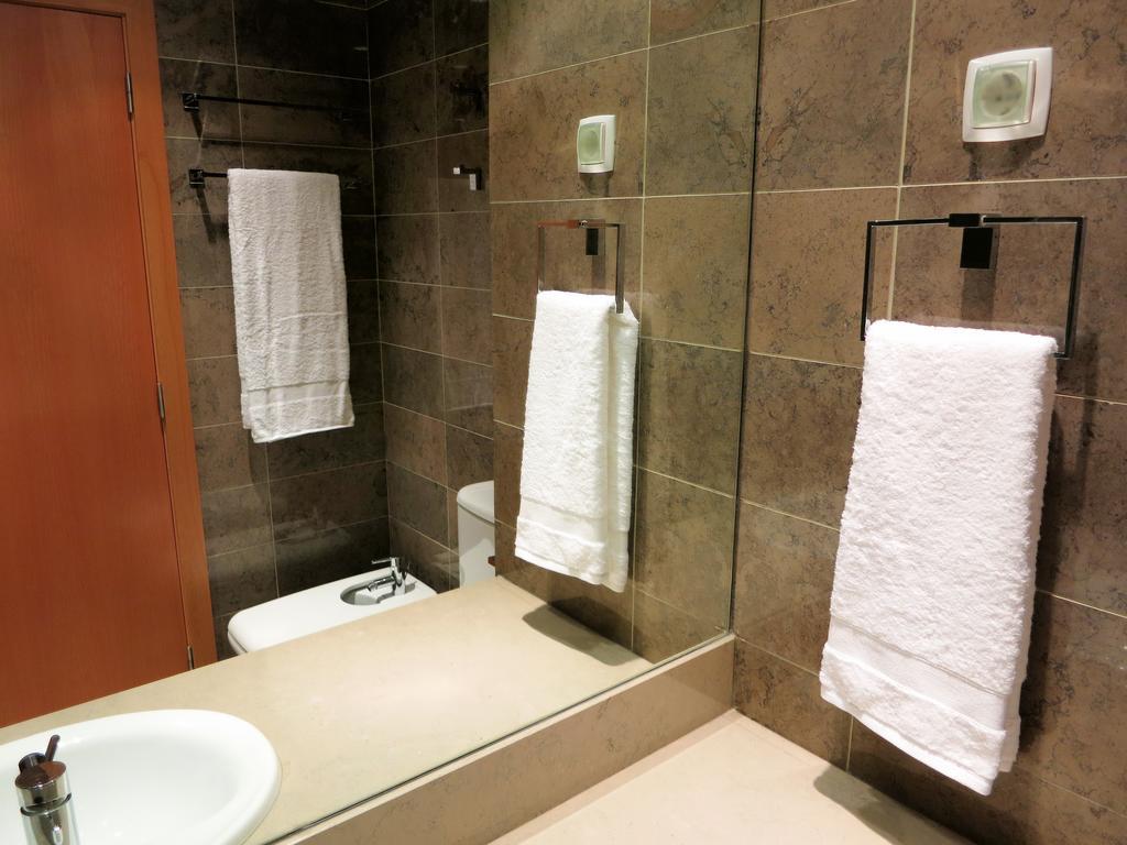 Finest Rentals - Expo Riverside Lisbon Room photo